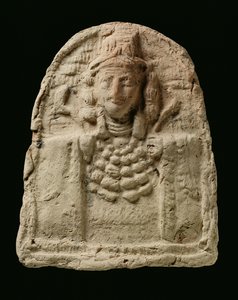 Plaque représentant un buste de la déesse Ishtah, 18e siècle av. J.-C. (terre cuite)